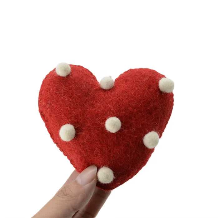 Rood hartje met witte stippen